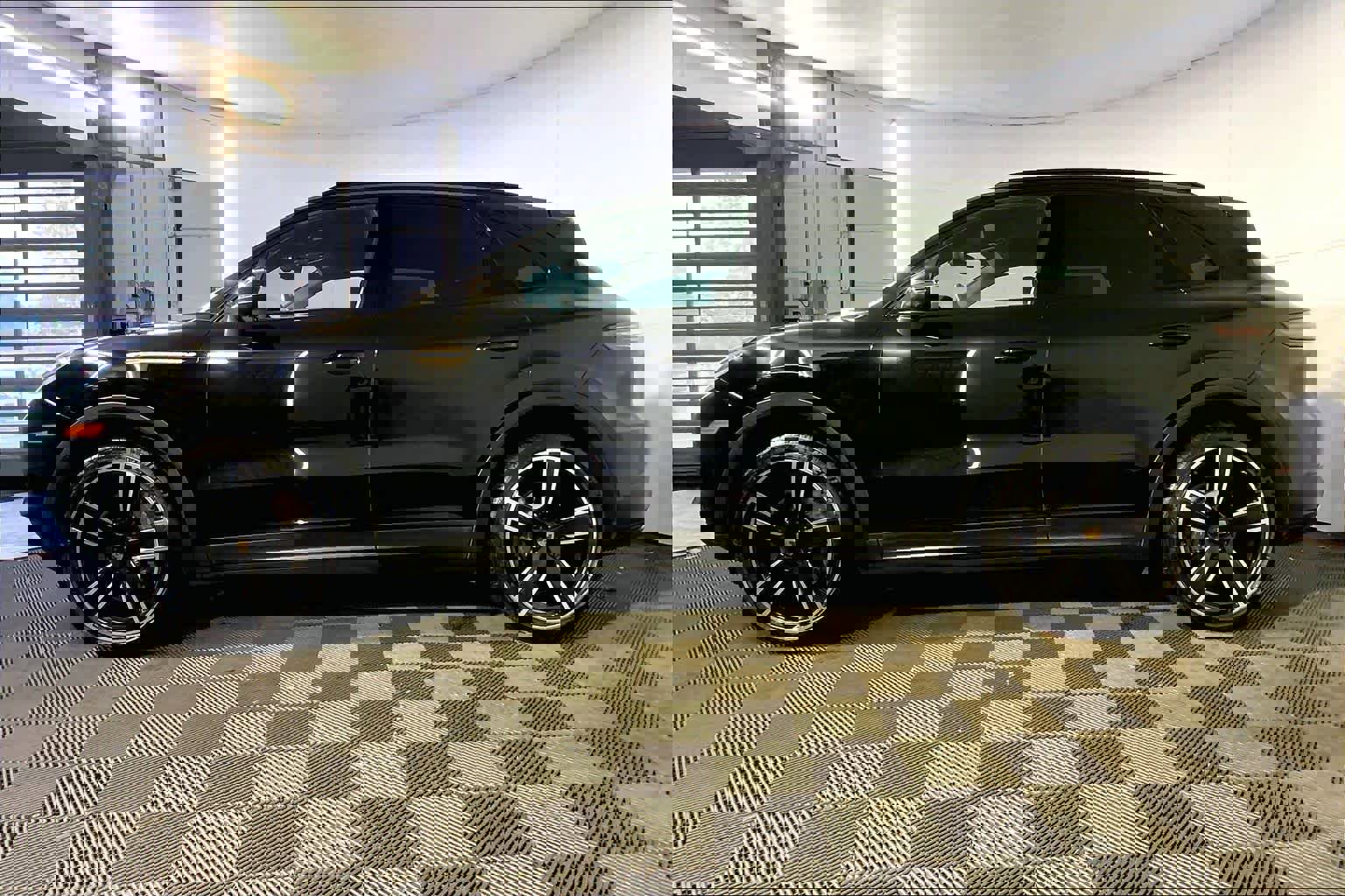 Used 2022 Porsche Cayenne image 4