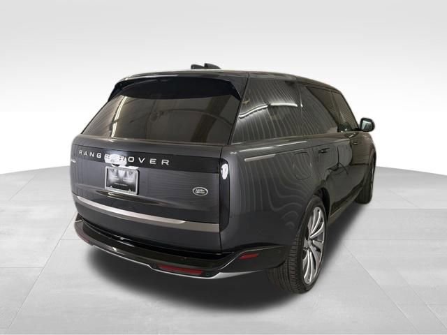 Used 2023 Land Rover Range Rover Long Wheelbase SE image 4