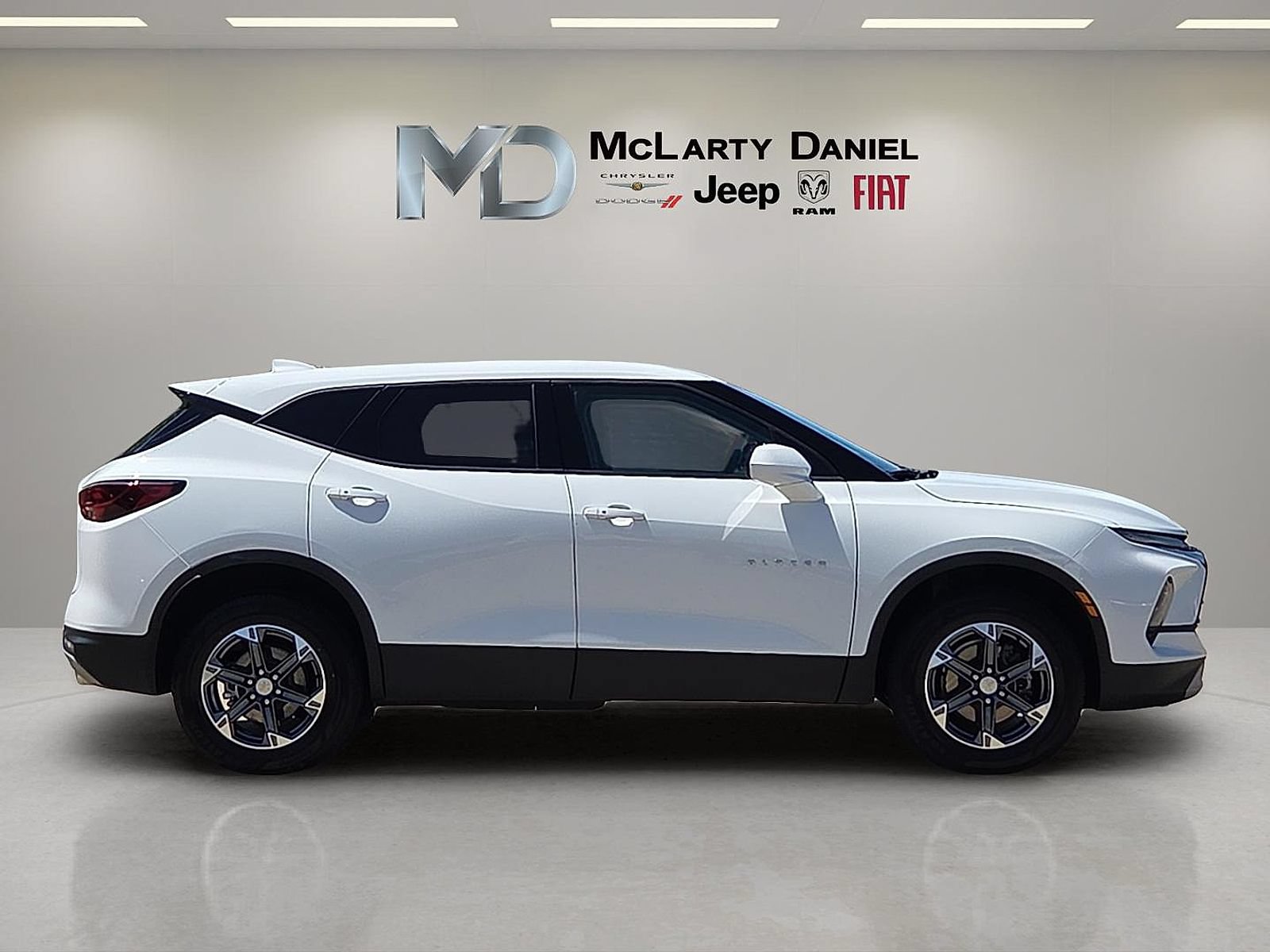 Used 2025 Chevrolet Blazer LT FWD image 6