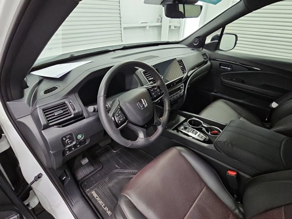 Used 2025 Honda Ridgeline Black Edition image 12