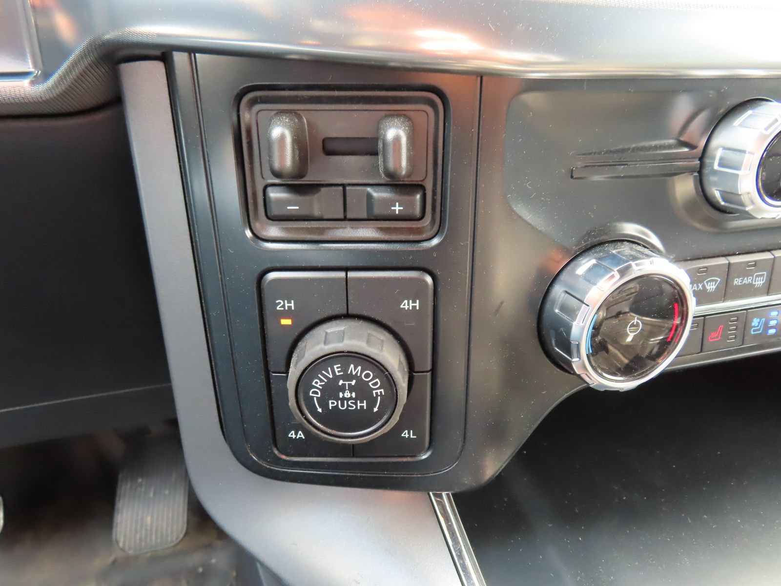 Used 2026 Ford F150 Lariat w/ Equipment Group 502A High AWD/4WD image 26