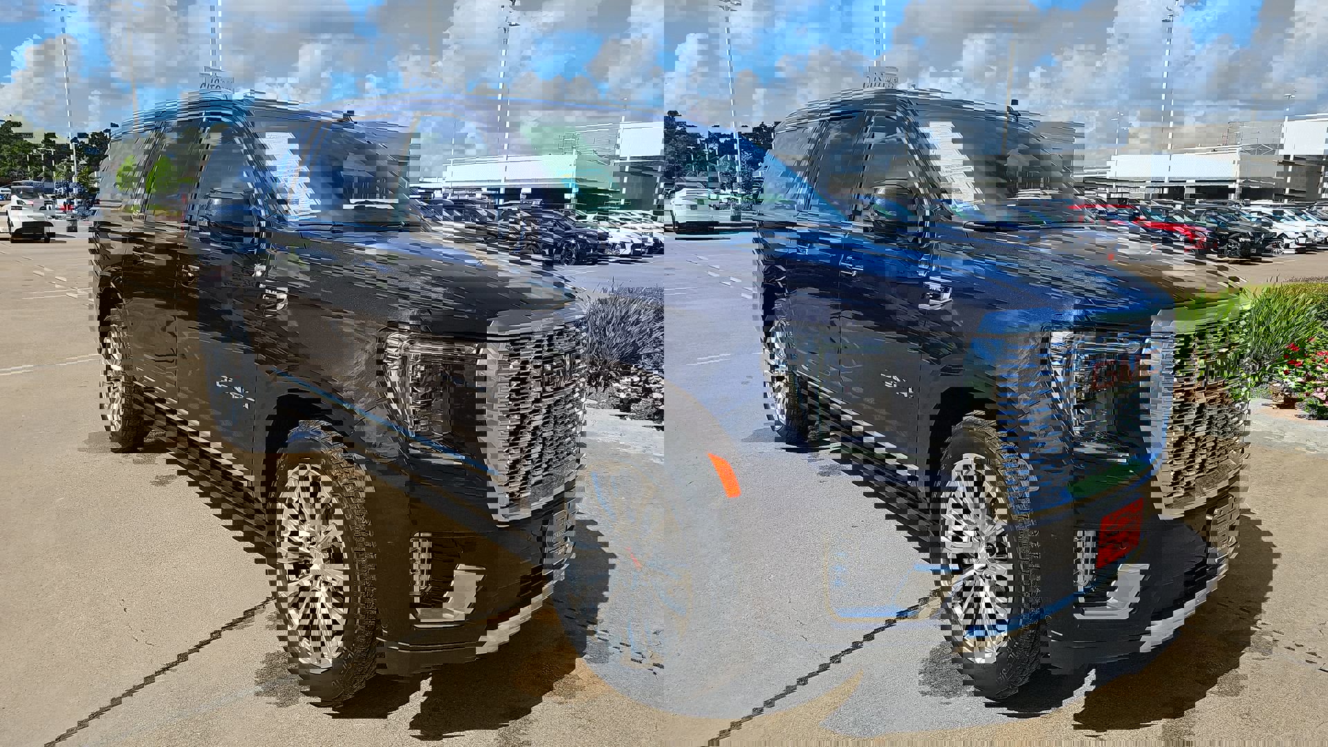 Used 2024 GMC Yukon XL Denali w/ Denali Reserve Package image 22