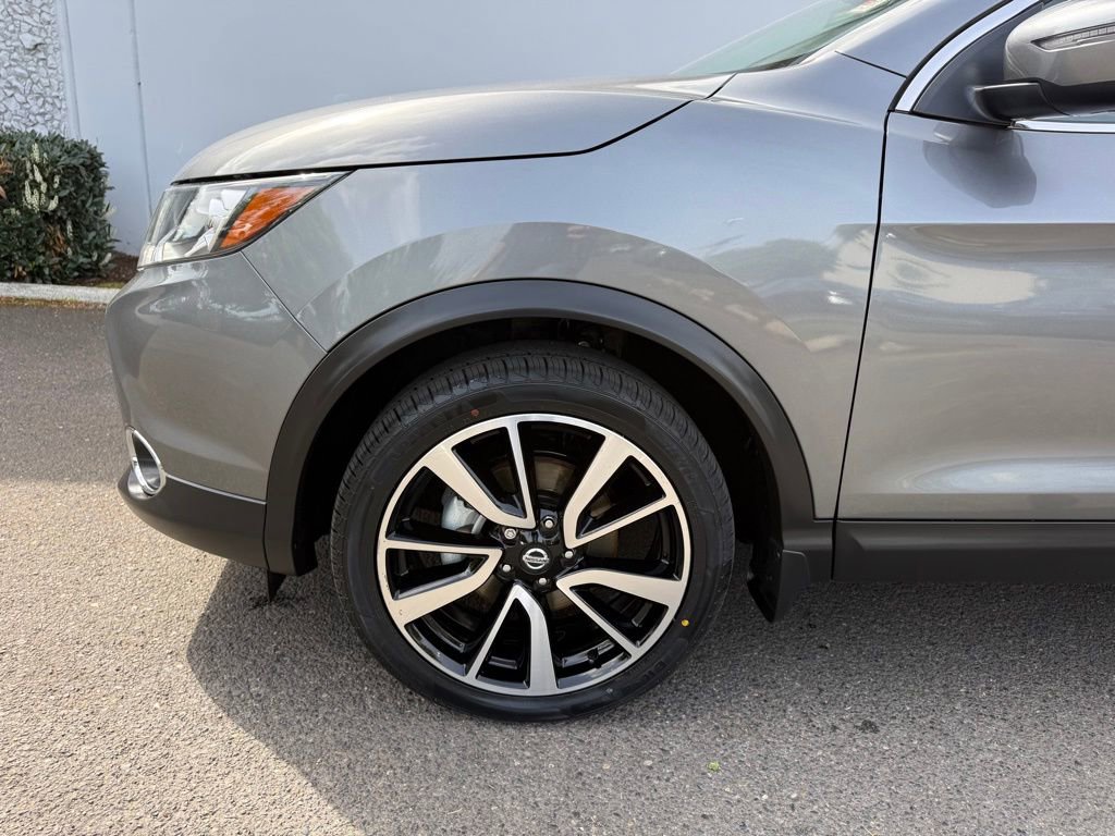 Used 2017 Nissan Rogue Sport SL w/ SL Premium Package AWD/4WD image 12