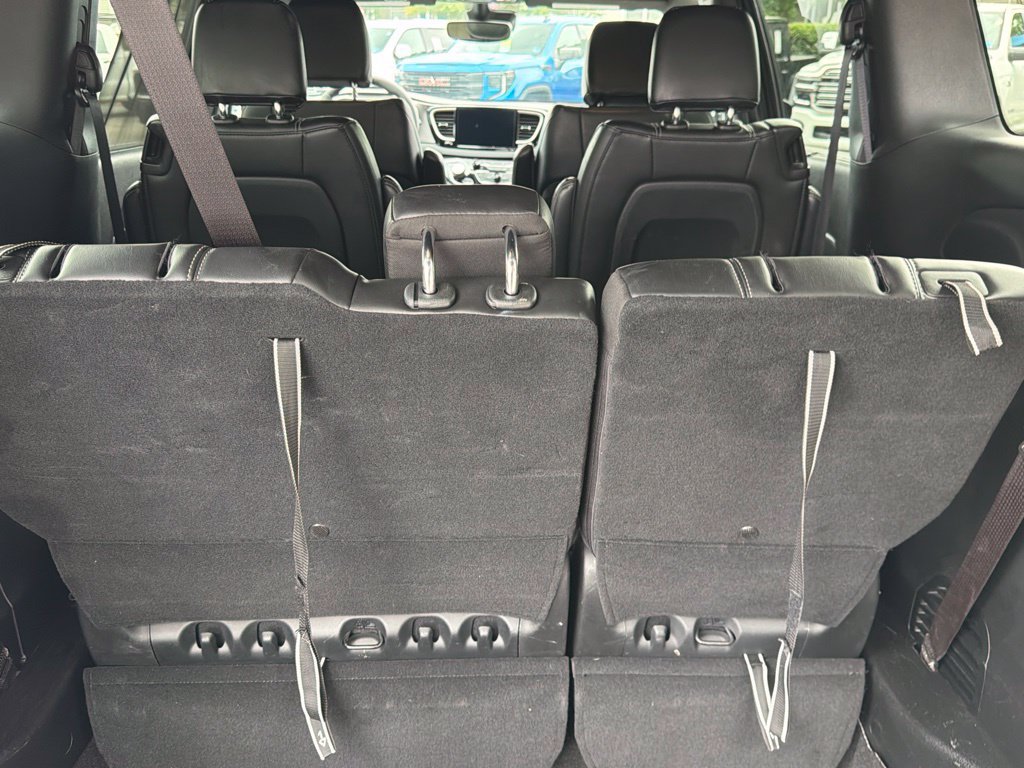 Used 2025 Chrysler Pacifica Select FWD image 13