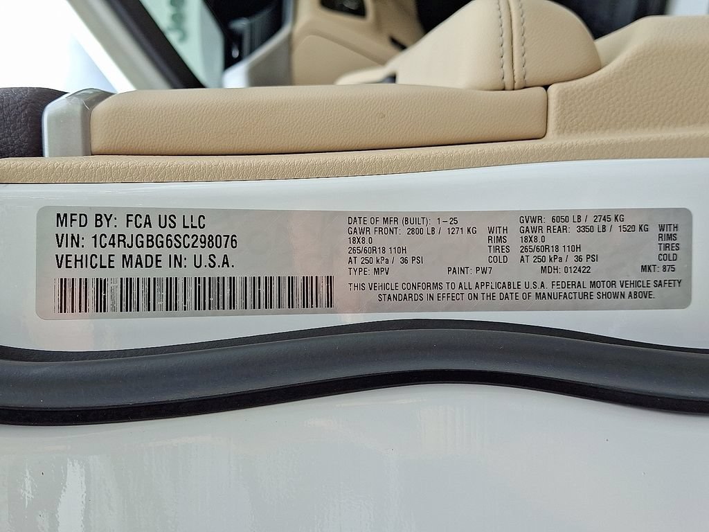 Certified 2025 Jeep Grand Cherokee Limited w/ Trailer Tow Package RWD image 29