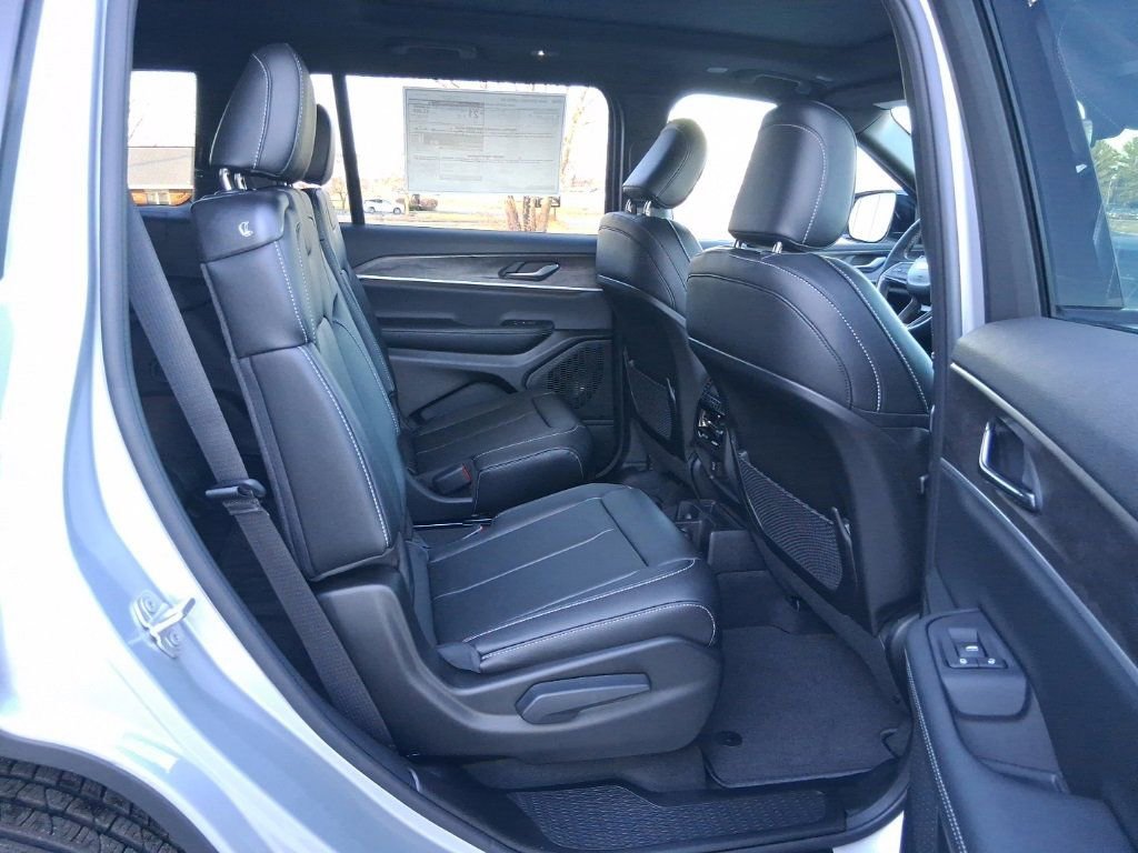 New 2025 Jeep Grand Cherokee L Limited w/ Trailer Tow Package image 12