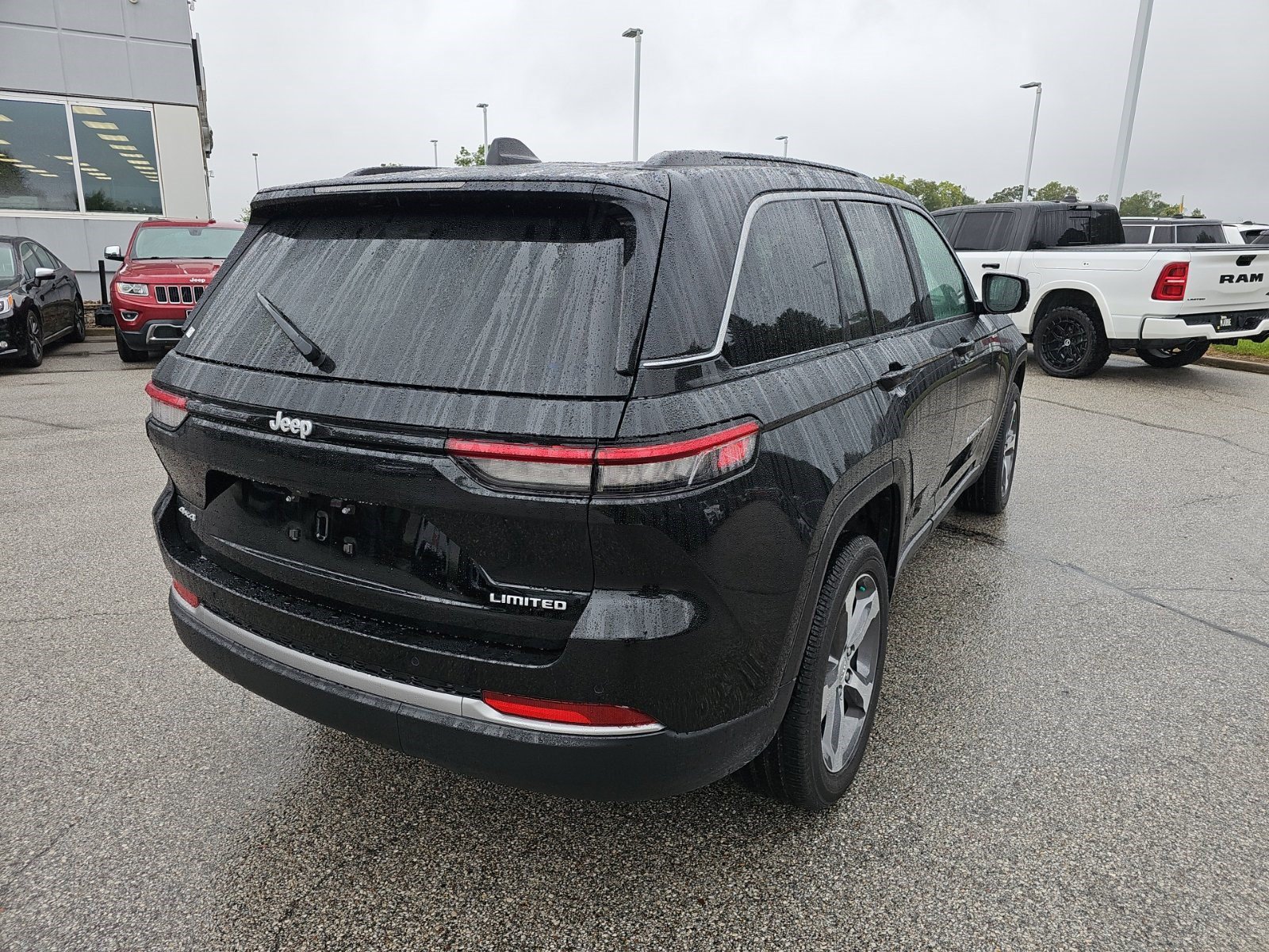 Used 2026 Jeep Grand Cherokee Limited w/ Trailer Tow Package AWD/4WD image 5