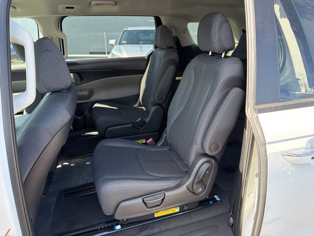 New 2026 Kia Carnival LX FWD image 7