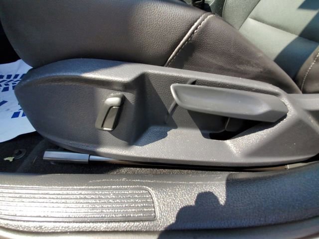 Used 2015 Volkswagen Golf 4-Door image 5