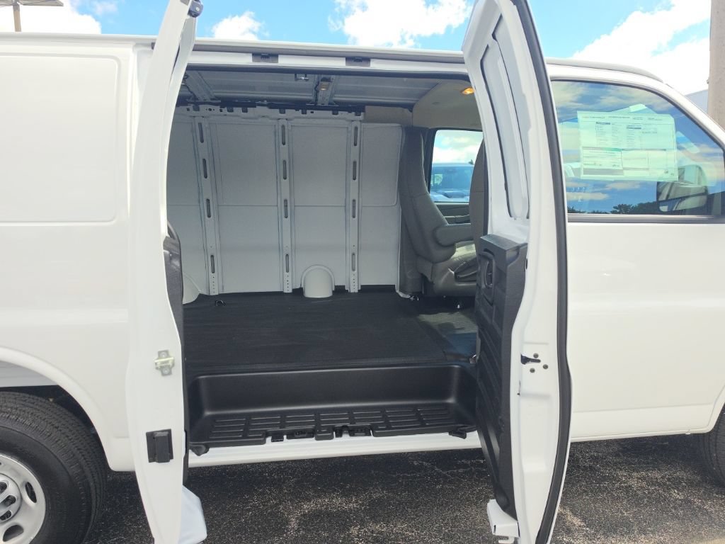 New 2026 Chevrolet Express 2500 w/ Driver Convenience Package RWD image 11