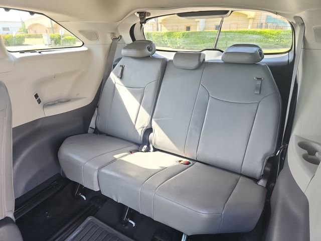 Used 2021 Toyota Sienna Limited FWD image 10