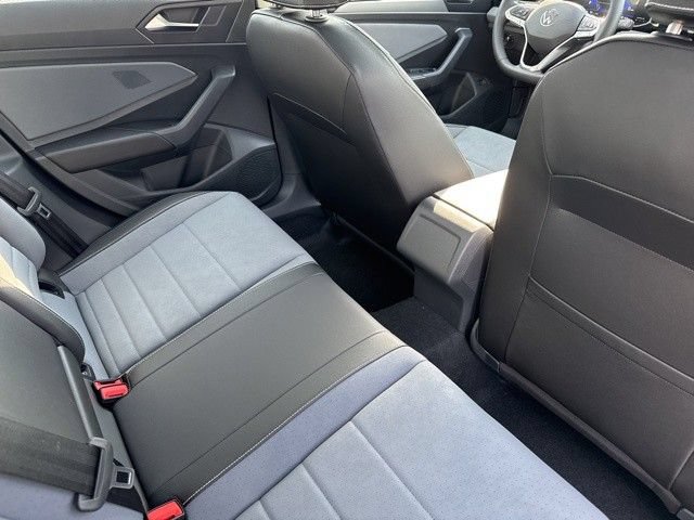 Used 2025 Volkswagen Jetta SE FWD image 64
