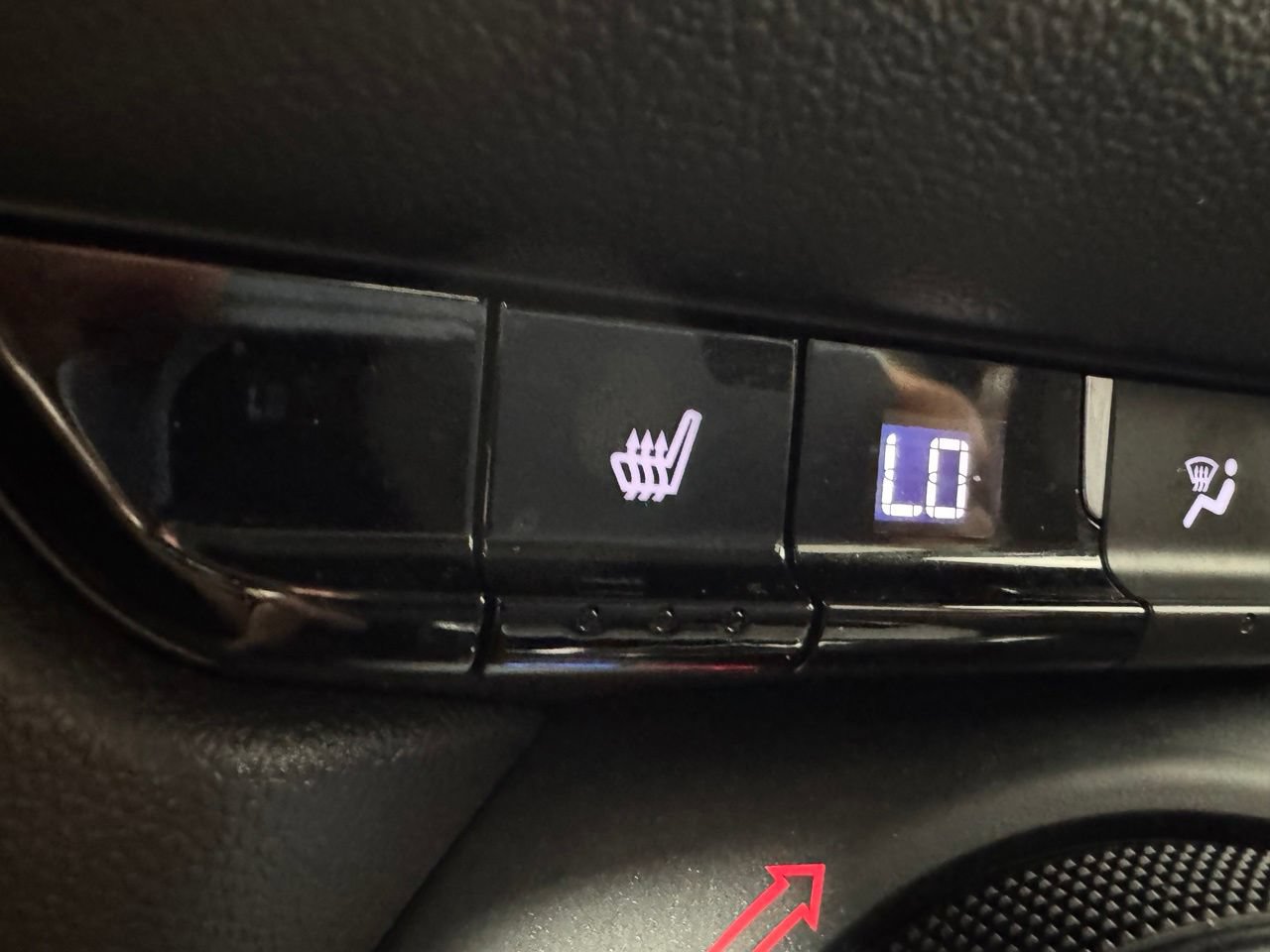 Used 2025 Chevrolet Blazer LT FWD image 27