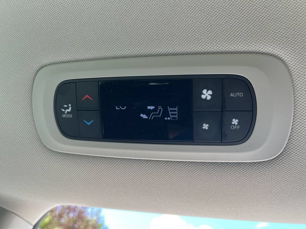 Used 2024 Chrysler Pacifica Limited FWD image 54