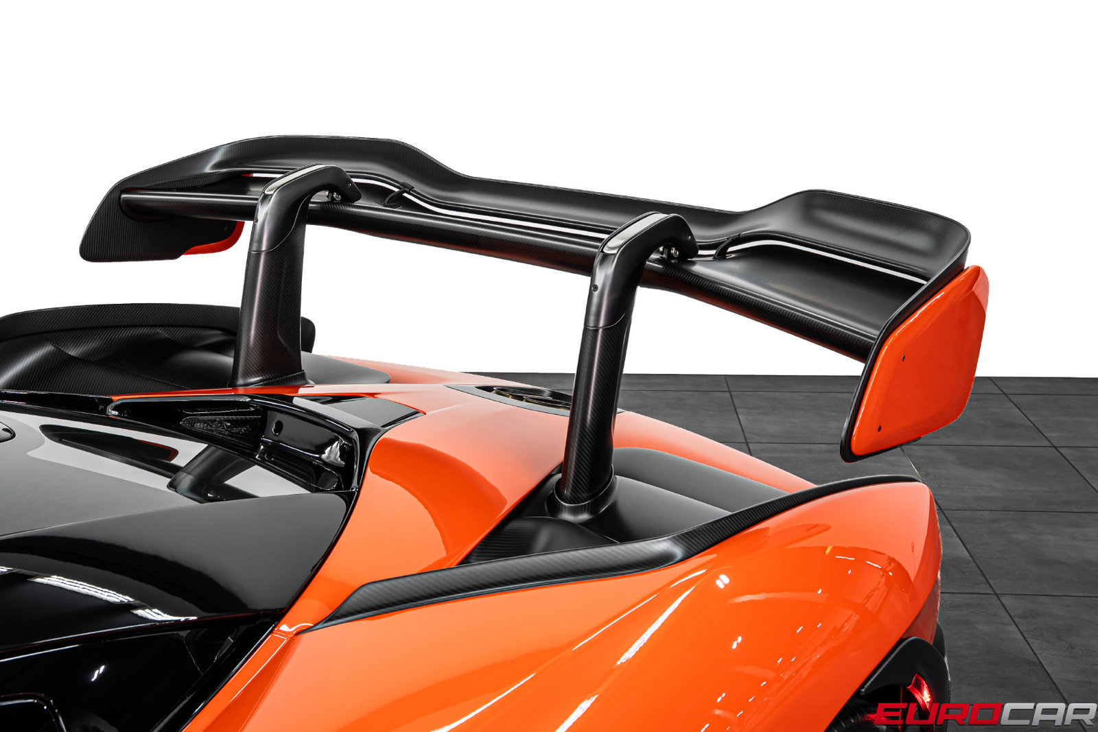 Used 2019 McLaren Senna RWD image 28
