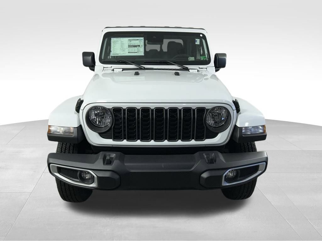 Used 2024 Jeep Gladiator Sport image 3