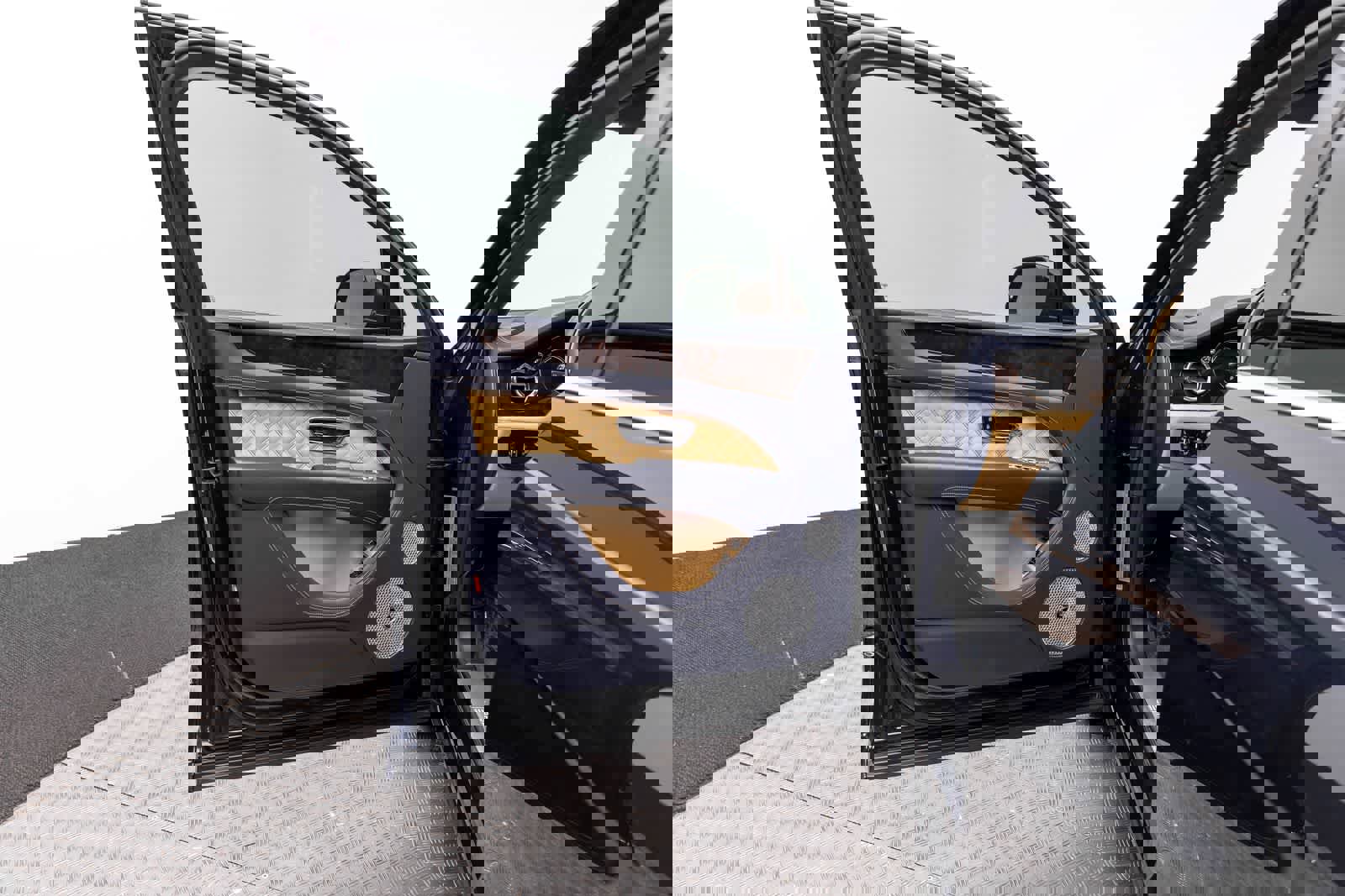 Used 2021 Bentley Bentayga image 26