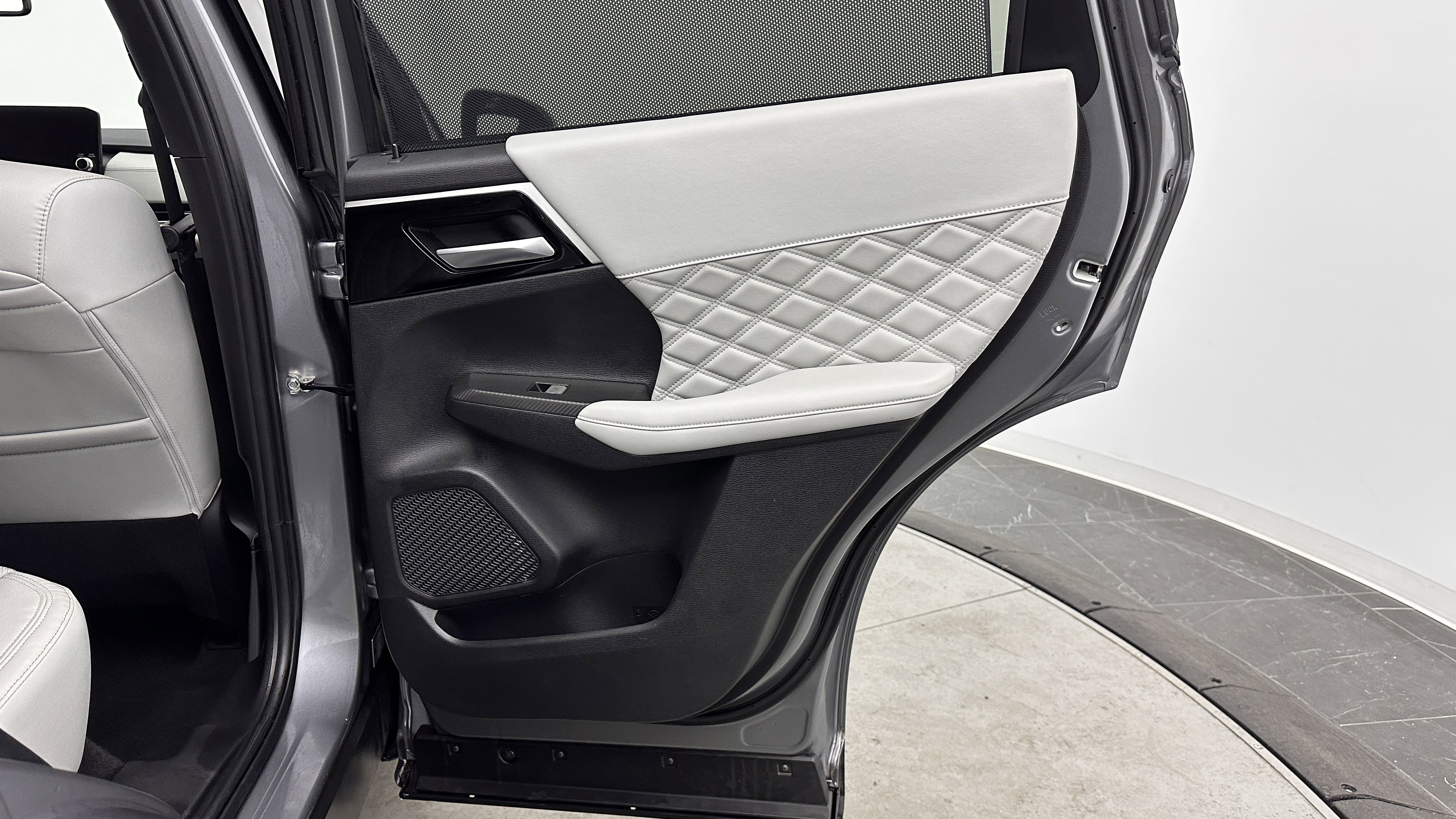 Used 2024 Mitsubishi Outlander SEL FWD image 32