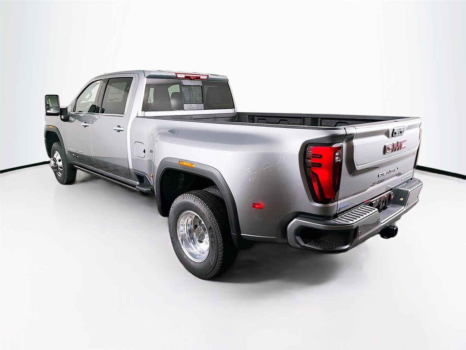 New 2026 GMC Sierra 3500 Denali w/ Denali Reserve Package image 5