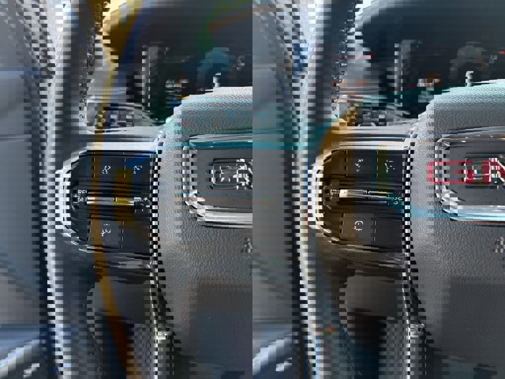 Used 2024 GMC Acadia Elevation image 23