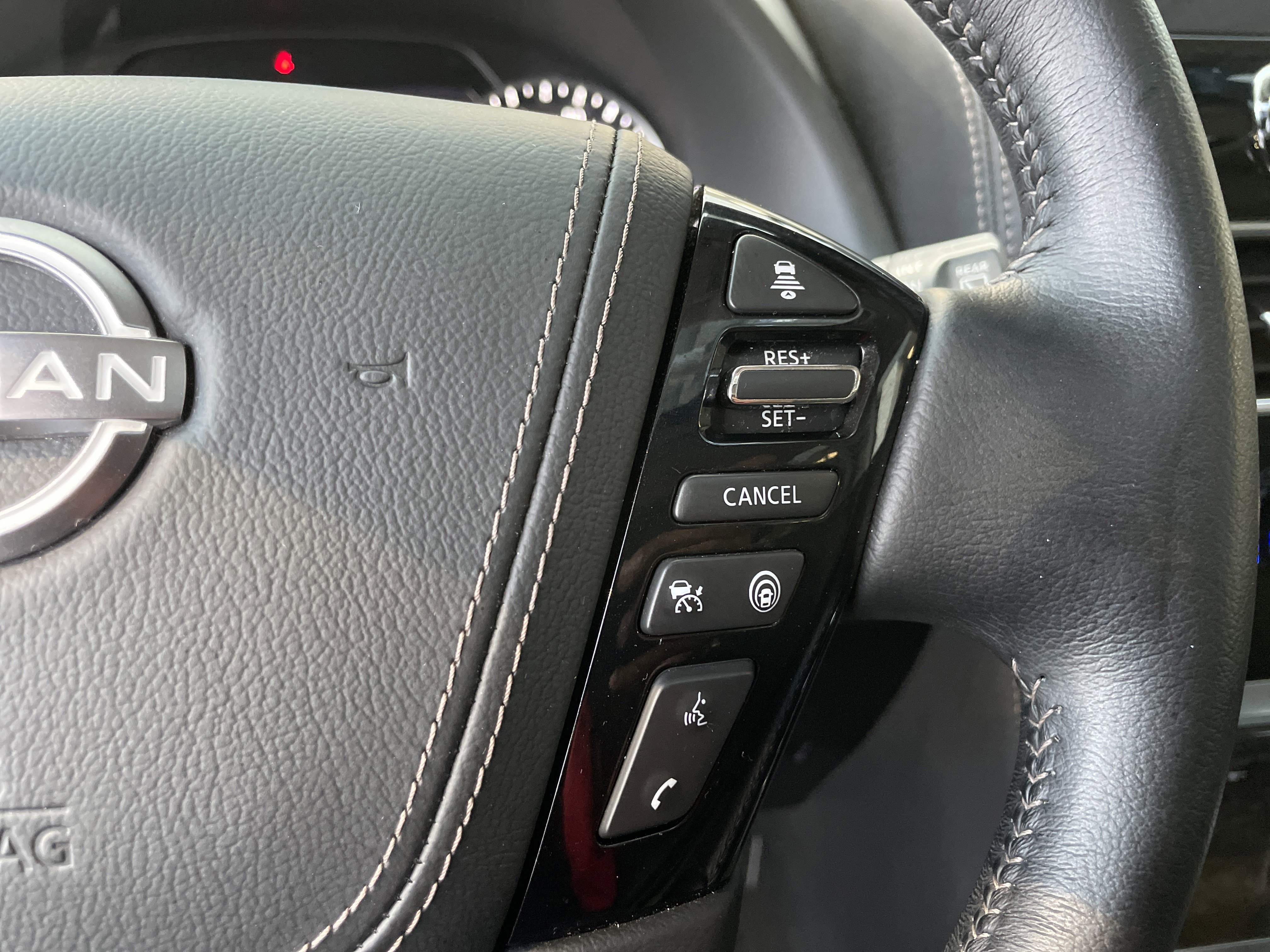 Used 2024 Nissan Armada Platinum w/ Captain's Chairs Package RWD image 22