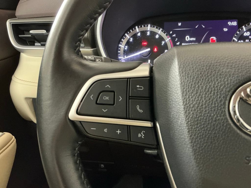 Used 2022 Toyota Highlander XLE FWD image 14