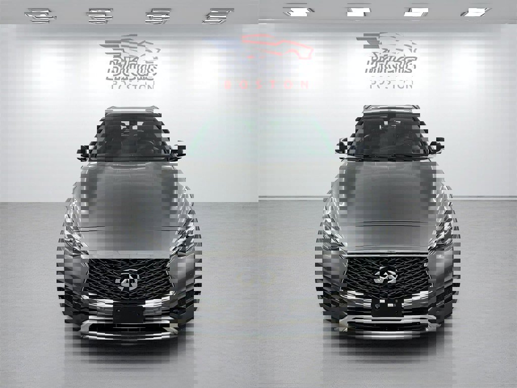 Used 2017 INFINITI QX30 Premium w/ Navigation Package image 2