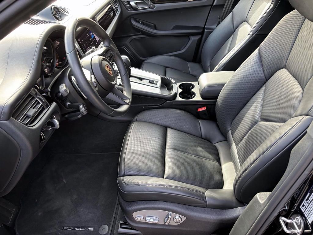 Used 2025 Porsche Macan Turbo image 20