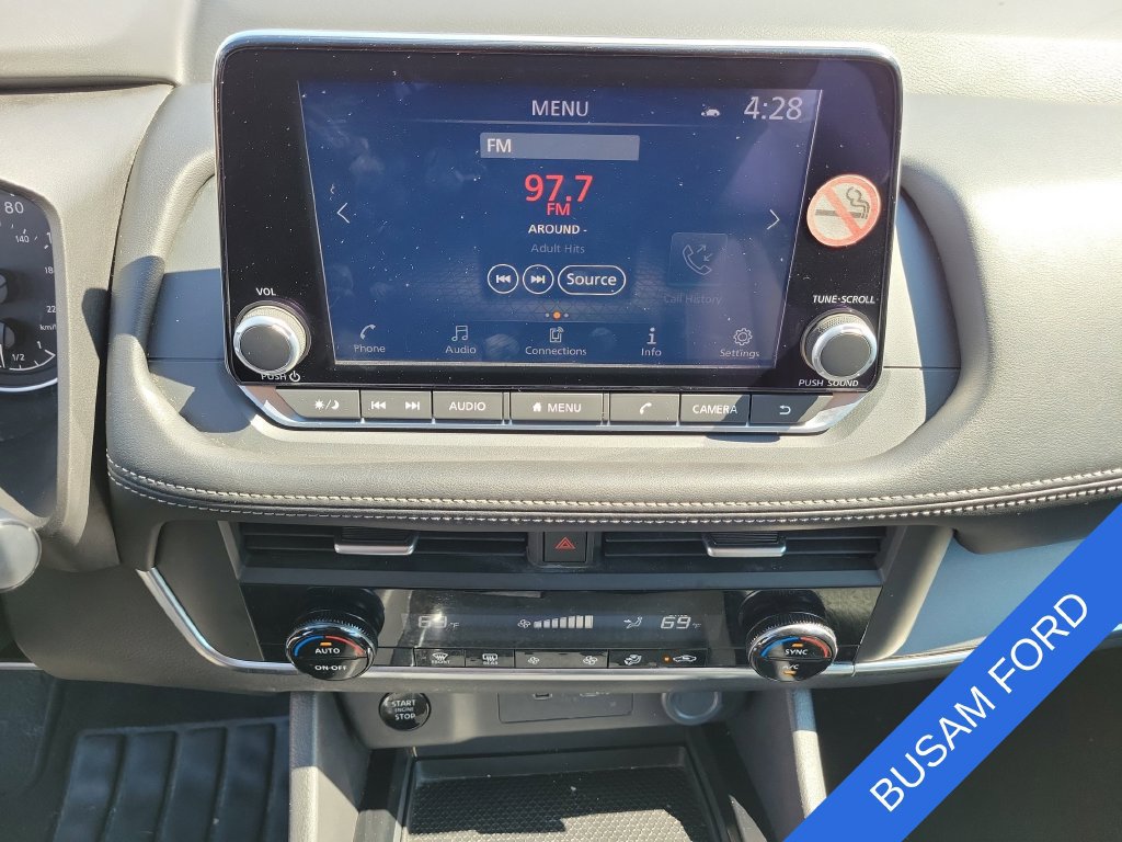 Used 2025 Nissan Rogue SV FWD image 26