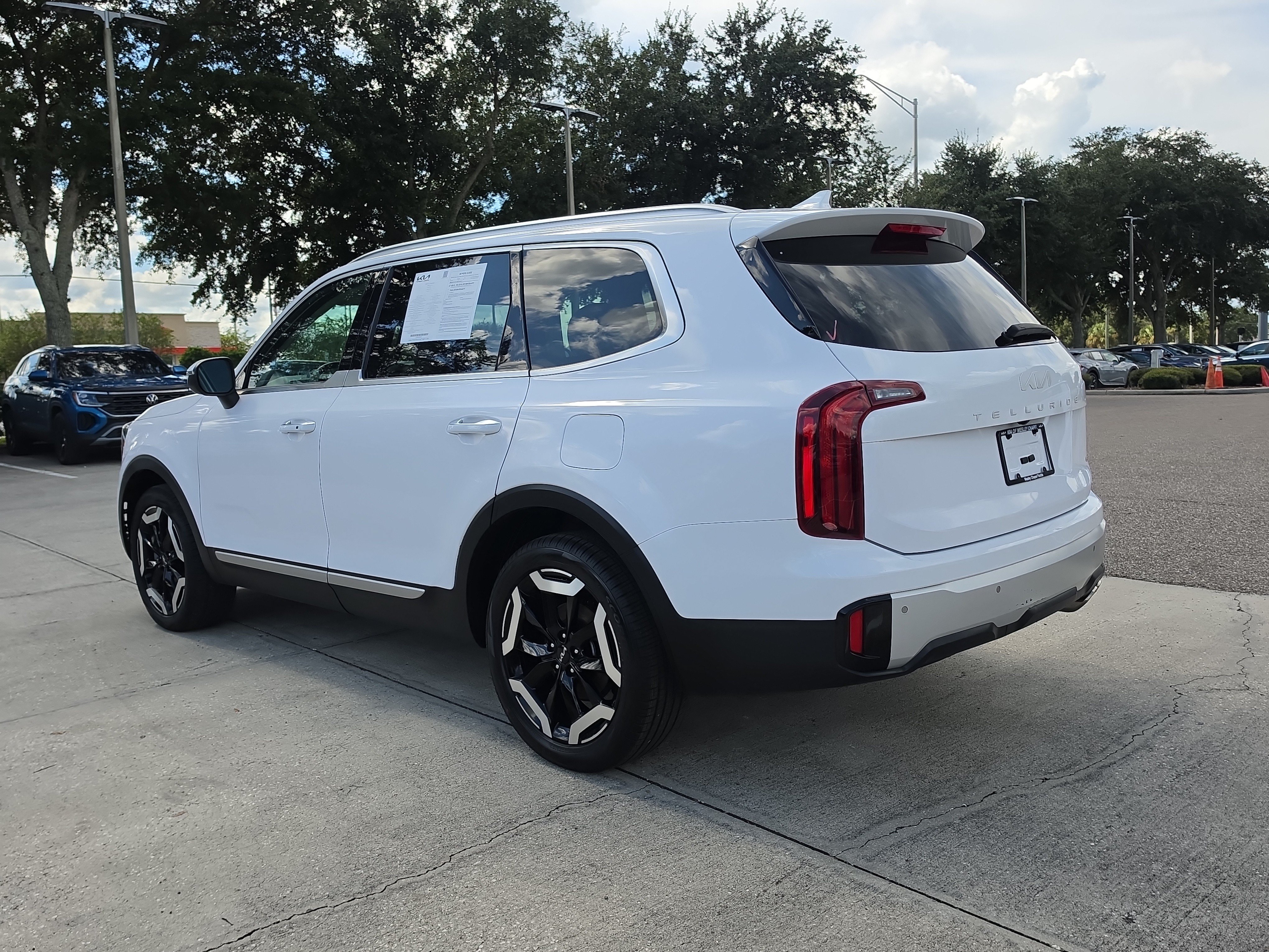 Certified 2024 Kia Telluride S w/ S Sunroof Package AWD/4WD image 5