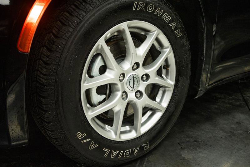 Used 2024 Chrysler Voyager LX image 3