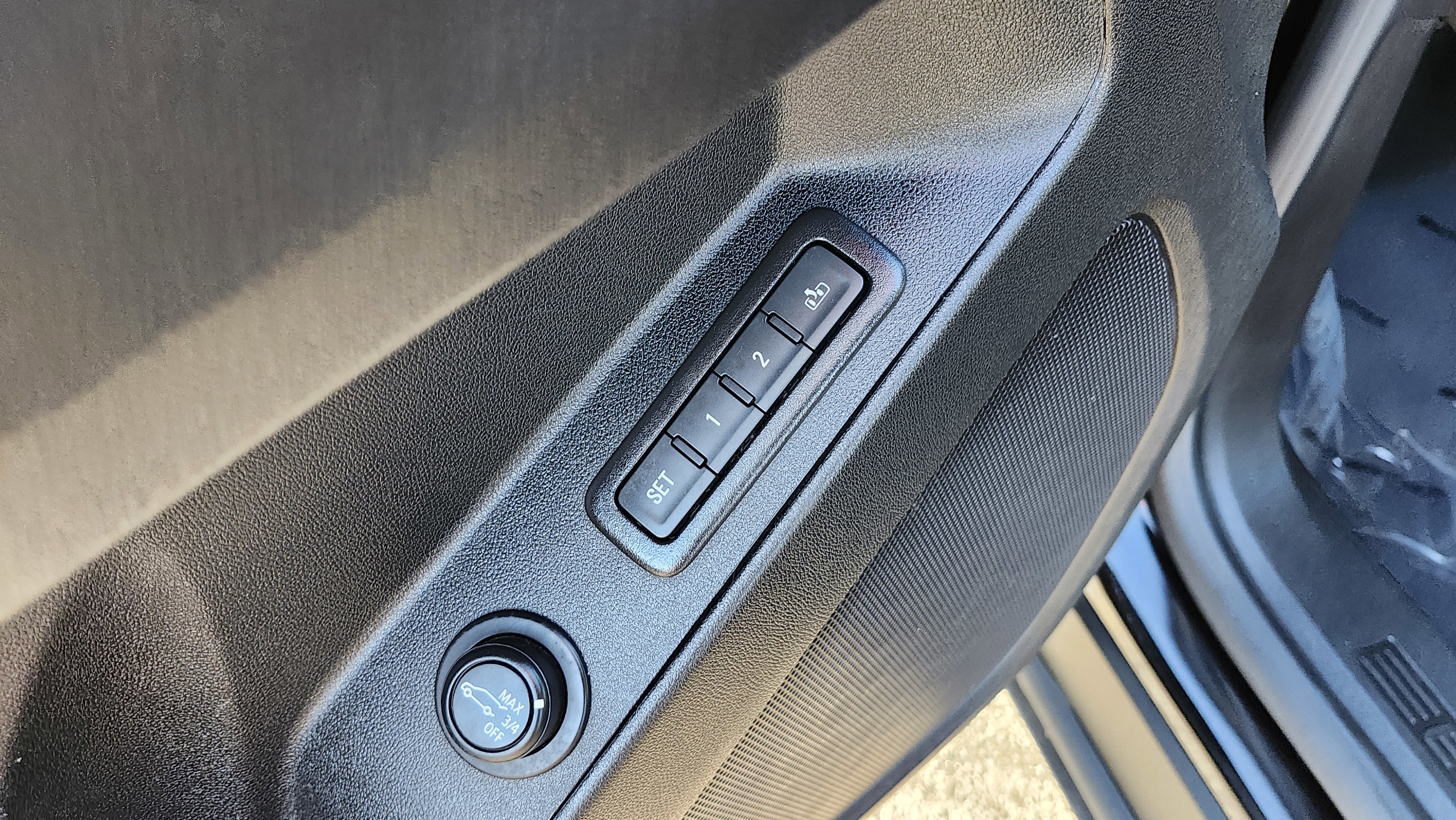 Used 2020 Chevrolet Equinox LT w/ Midnight Edition image 21