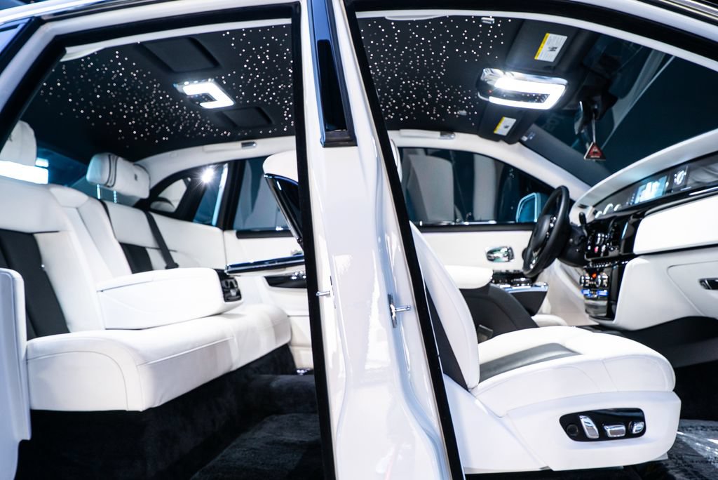 Used 2022 Rolls-Royce Phantom Sedan w/ The Phantom Package RWD image 30