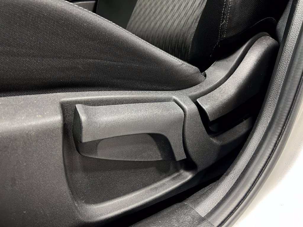 Used 2018 Nissan Rogue S AWD/4WD image 15