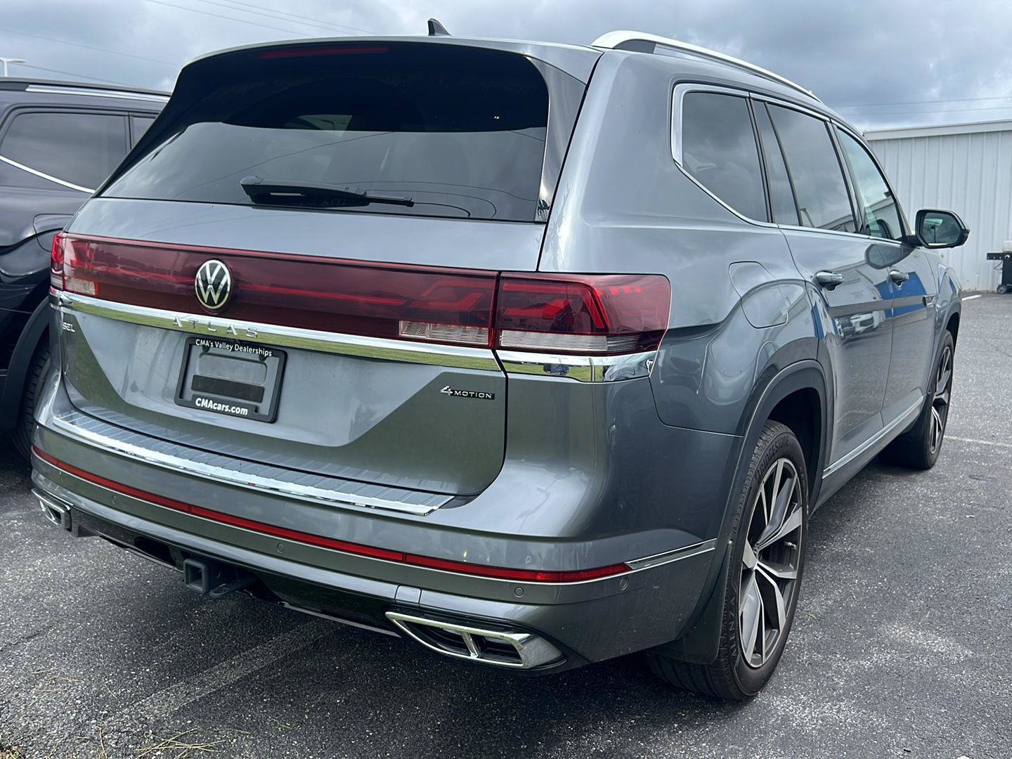 Used 2024 Volkswagen Atlas SEL Premium R-Line AWD/4WD image 4