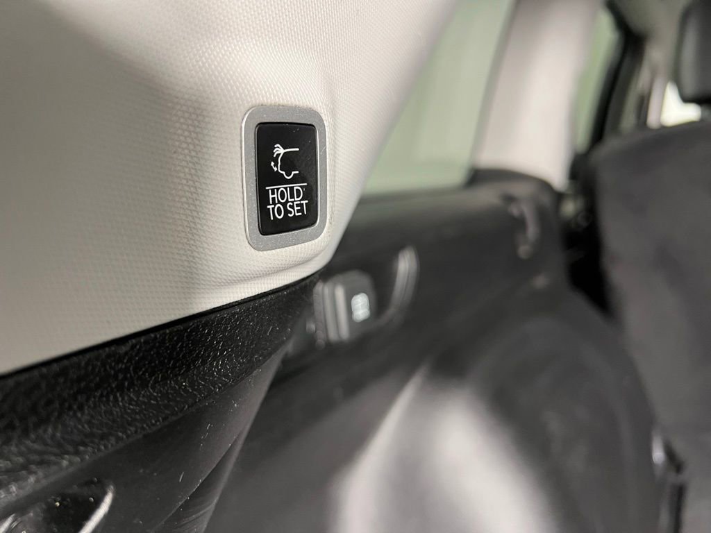 Used 2023 Jeep Grand Cherokee Limited w/ Luxury Tech Group II image 30