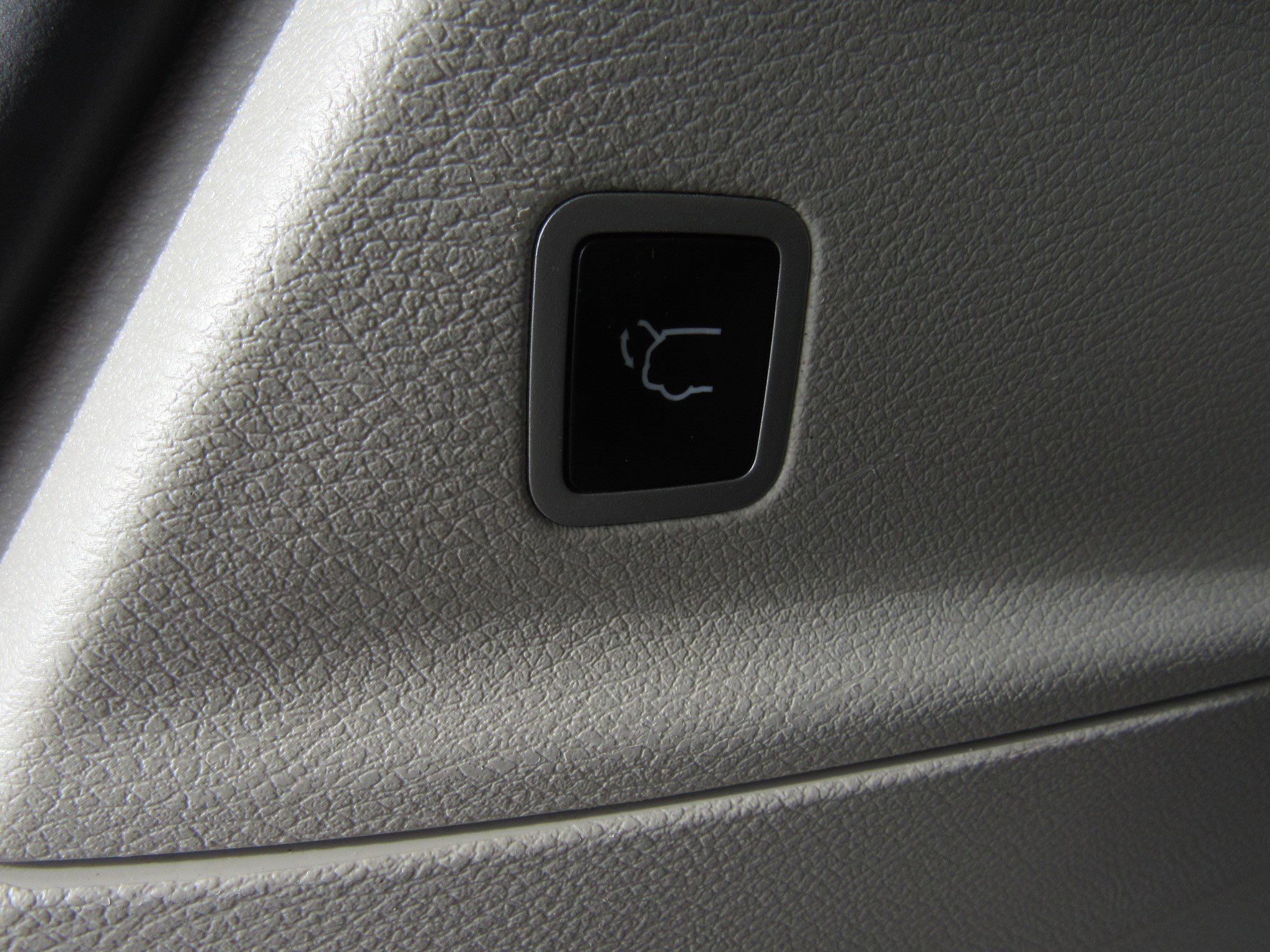 Used 2024 Chrysler Pacifica Touring-L image 14