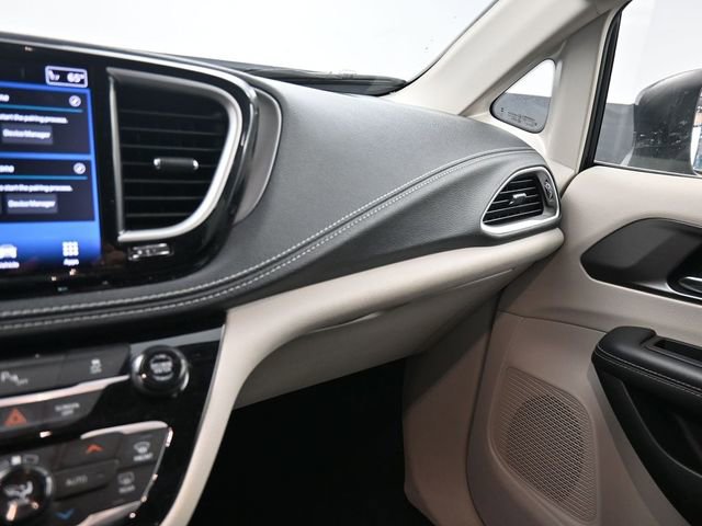 Used 2023 Chrysler Pacifica Touring-L FWD image 28
