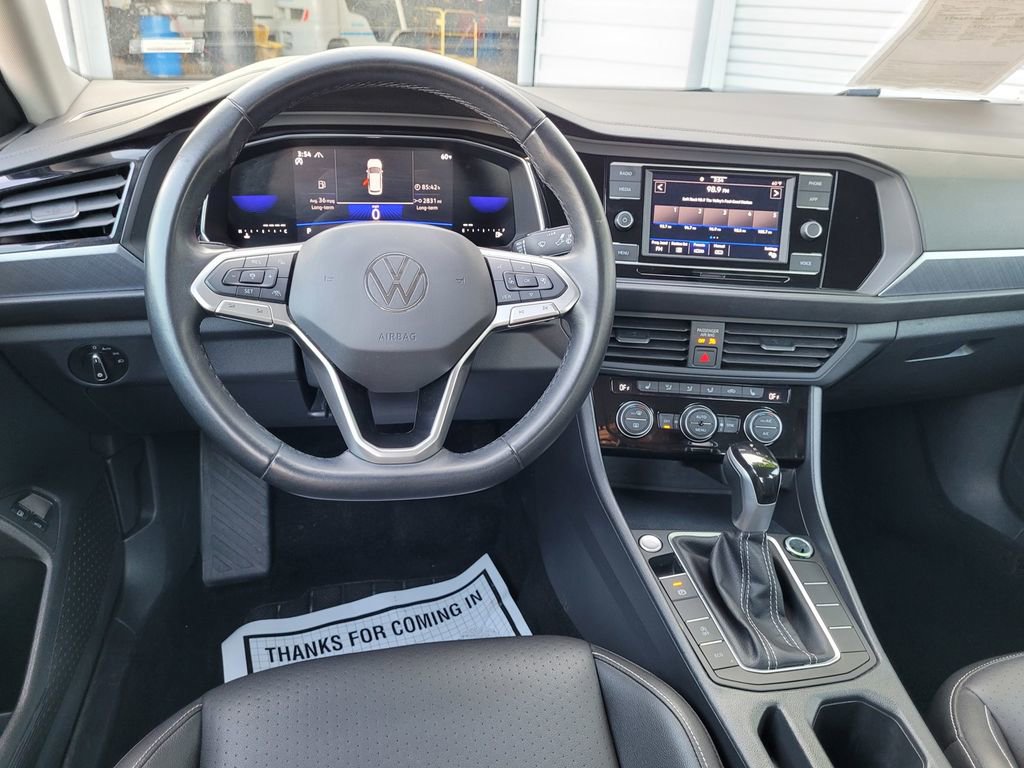 Used 2024 Volkswagen Jetta SE image 18