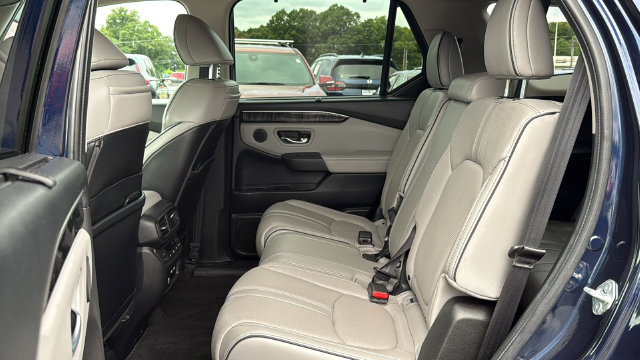 Used 2023 Honda Pilot Elite image 25