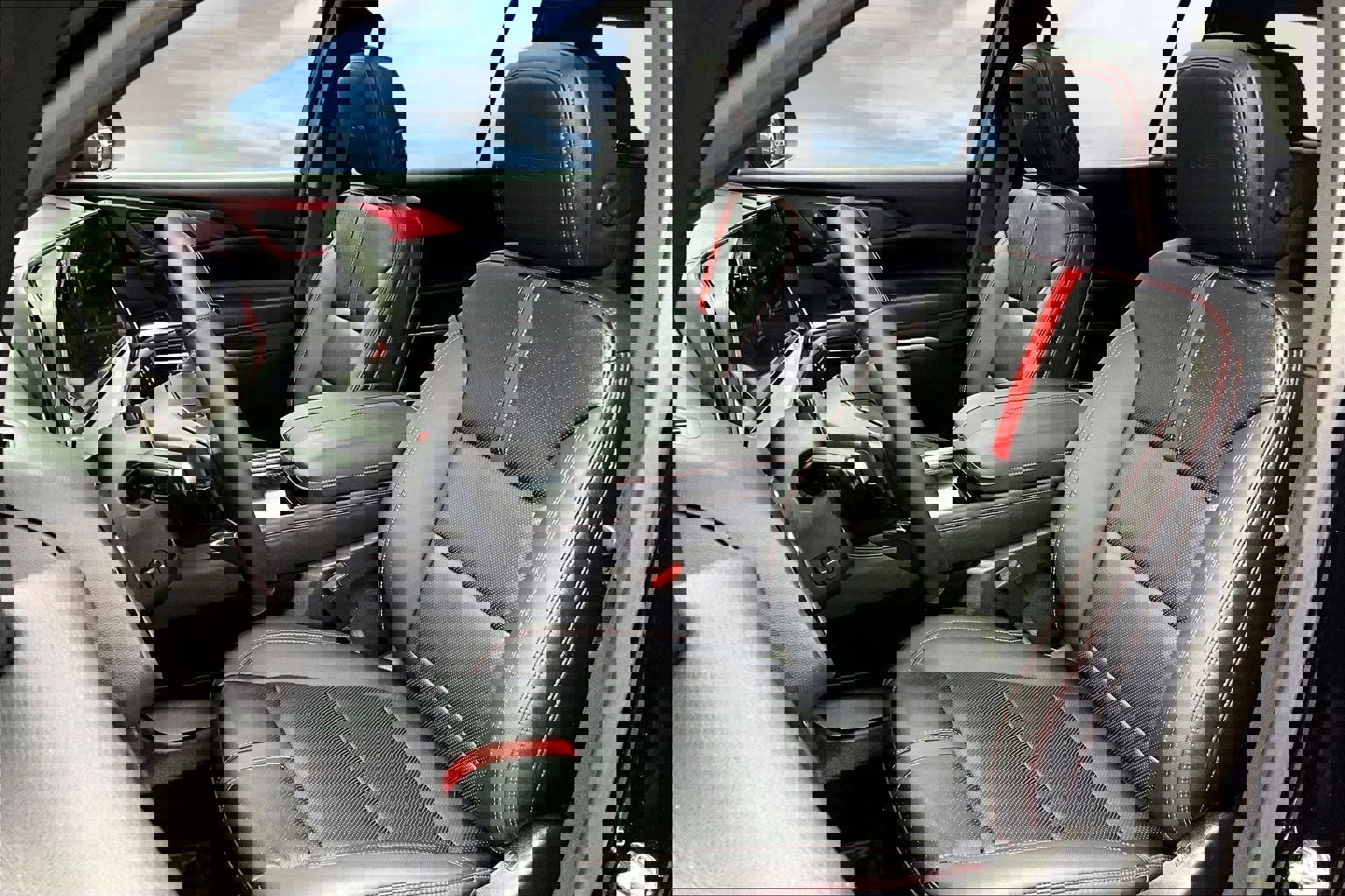 Used 2025 Chevrolet Traverse RS w/ LPO, Floor Liner Package image 13