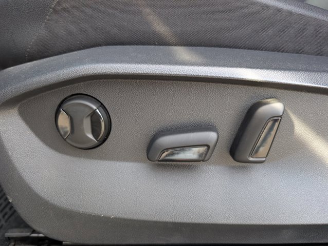 Used 2023 Volkswagen Tiguan SE image 16