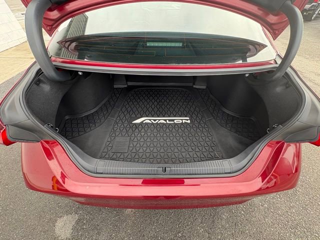 Used 2019 Toyota Avalon XSE image 32