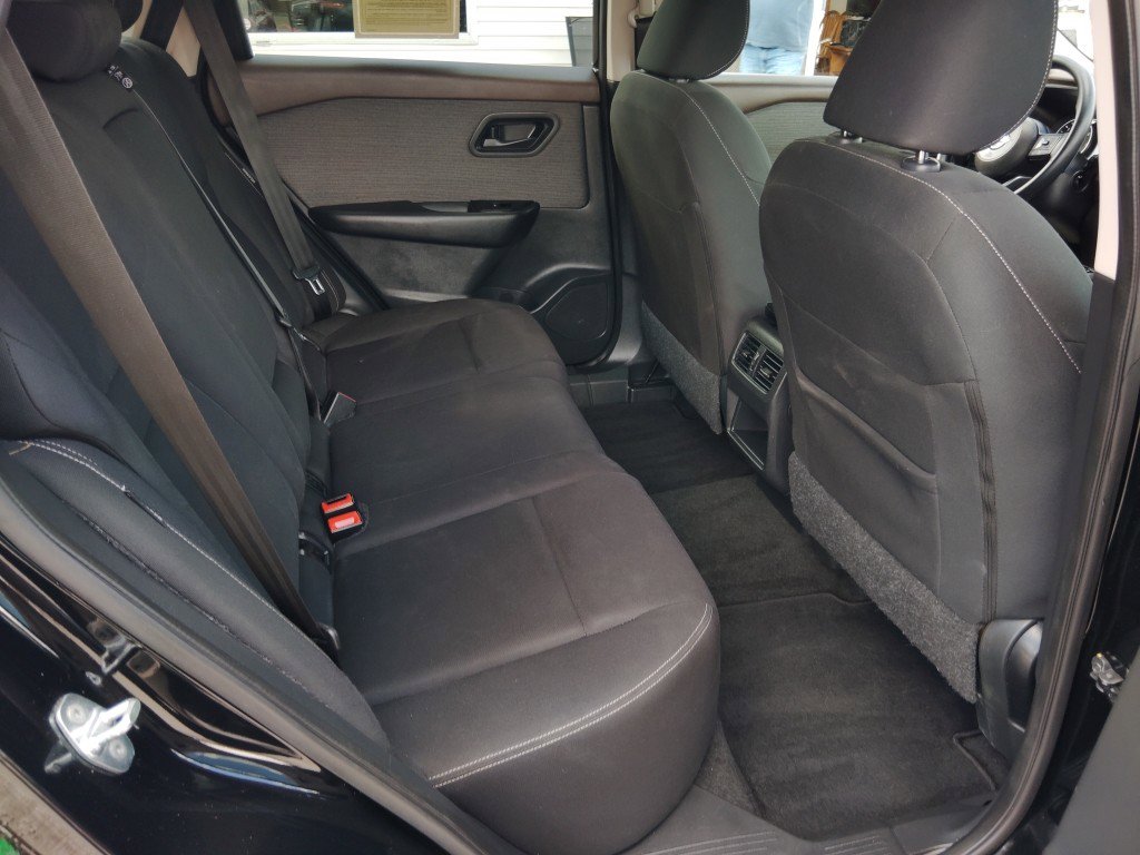 Used 2023 Nissan Rogue S image 27