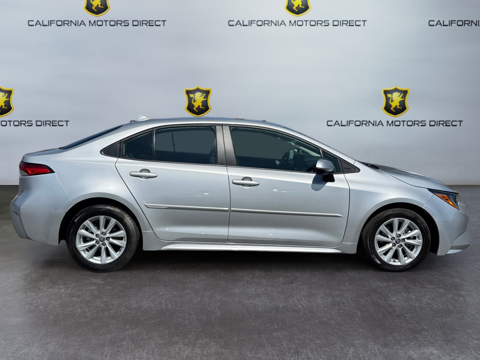 Used 2025 Toyota Corolla LE w/ LE Premium Package FWD image 6