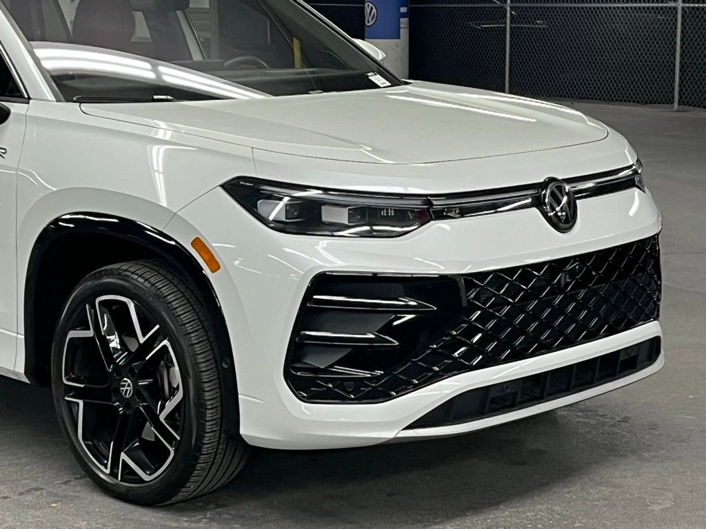 Certified 2025 Volkswagen Tiguan SEL R-Line image 42