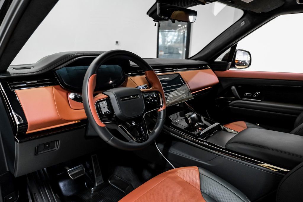 Used 2024 Land Rover Range Rover Sport image 5