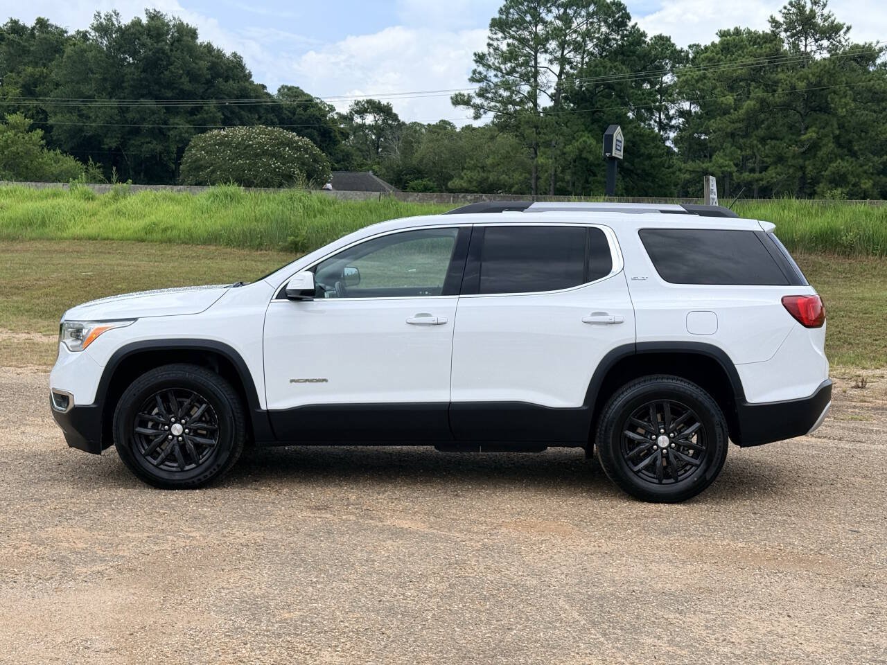 Used 2019 GMC Acadia SLT FWD image 2