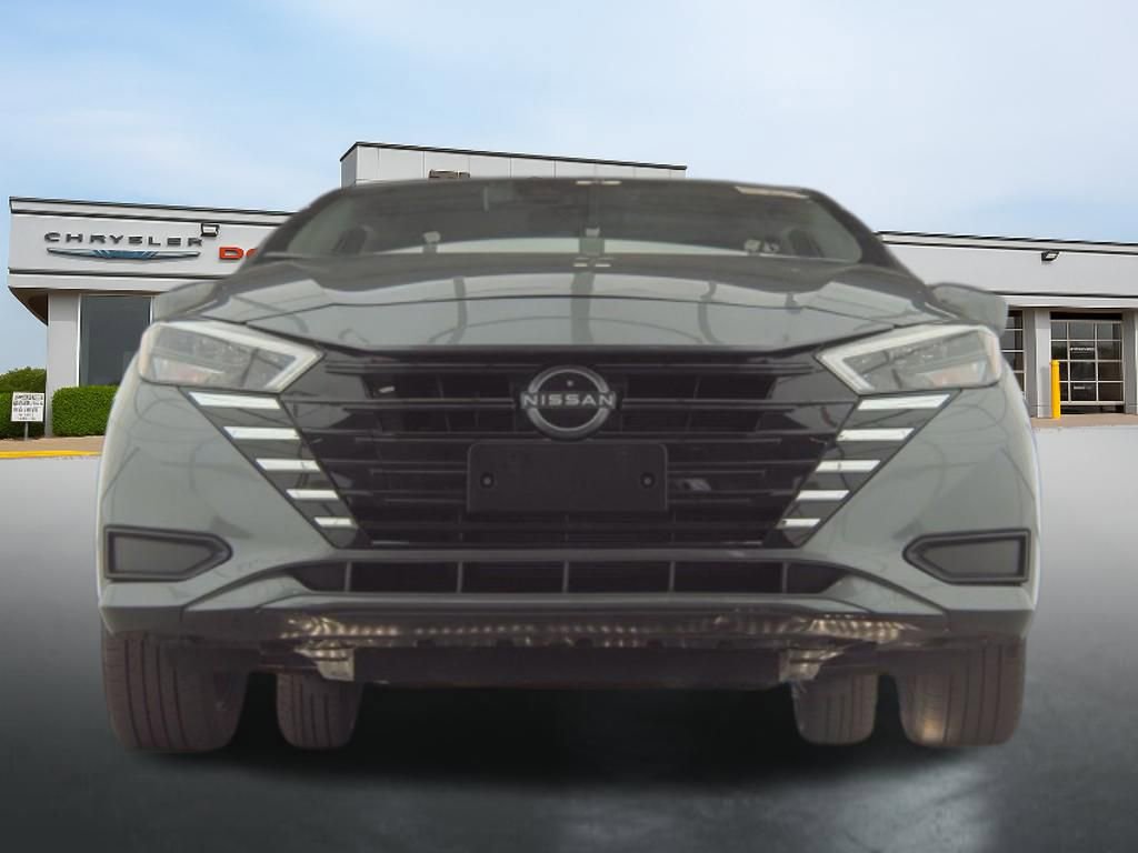 Used 2025 Nissan Versa SV image 2