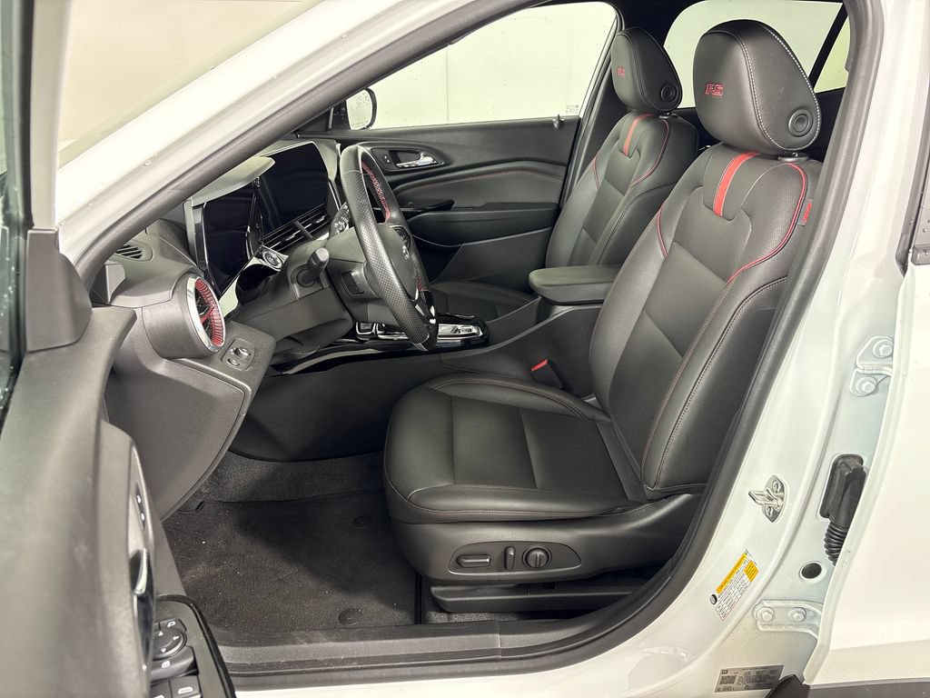 Used 2026 Chevrolet Trax RS w/ Driver Confidence Package FWD image 28